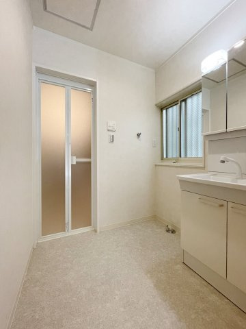 明るい洗面所です