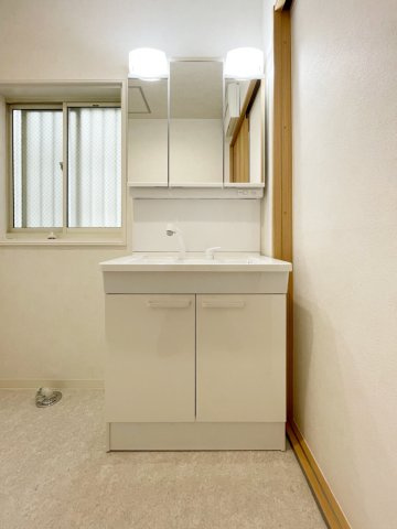 使いやすい独立洗面台です