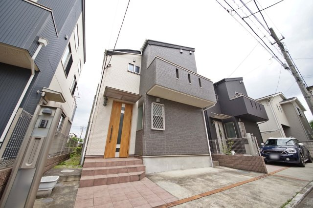 オープン外溝で車が停めやすい3LDKのお住まい