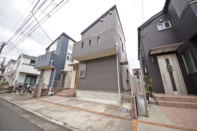 LDK約18帖・全居室収納付き・対面キッチン・浴室乾燥機・モニター付きインターホンなど設備充実