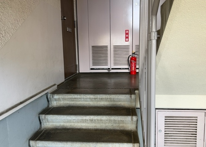 マンションのエントランスには、もともと風よけや防犯の役割がありますが、マンションによって宅配ボックスなどの設備が備わっている所もあります。日々の生活をイメージしながら生活しやすさをチェックしましょう。