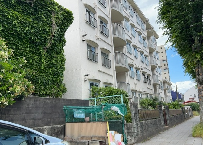 眺望の良さを楽しめるダイニングキッチンで家族団らんの時間を過ごしてはいかがでしょうか。バルコニーから見える景色を家族で眺める時間は、時間が経つのを忘れてしまいそうですね。是非、現地を見に行きましょう！