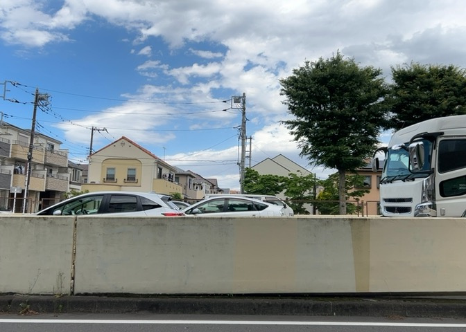 眺望の良さを楽しめるダイニングキッチンで家族団らんの時間を過ごしてはいかがでしょうか。バルコニーから見える景色を家族で眺める時間は、時間が経つのを忘れてしまいそうですね。是非、現地を見に行きましょう！
