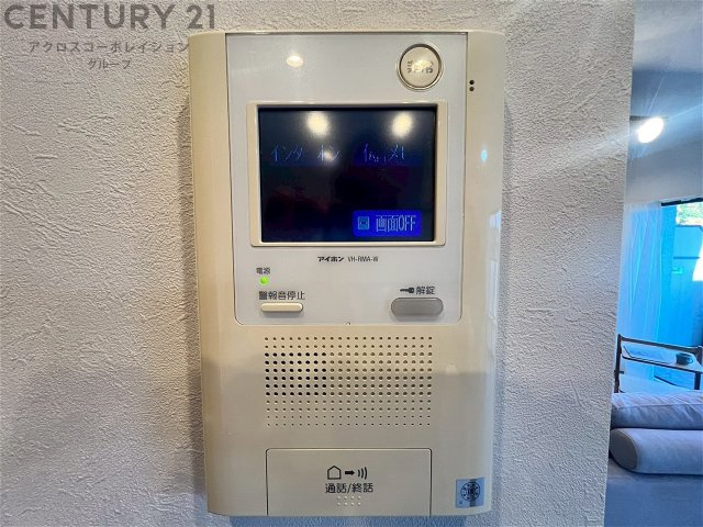 訪問者が来たときにテレビ画面で確認できるため、安心してドアを開けられます。録画機能があるものもあり、留守中に来訪者を記録しておくことができます。利便性が高く、セキュリティ面でも安心です。