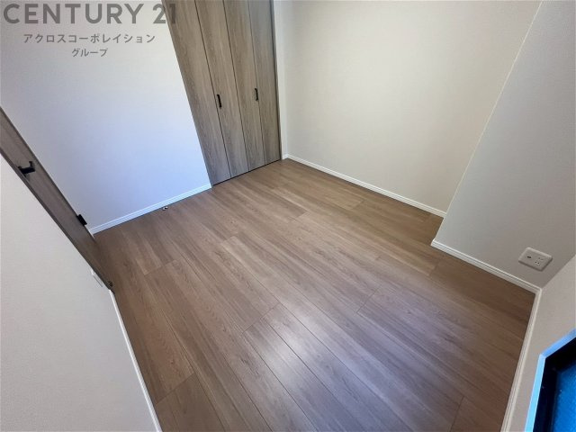 子供部屋…創造性や成長を促す遊びの空間を提供。学習や趣味に集中できる環境を整えます。個別のプライベートスペースは自己表現と自立心を育み、心地よい睡眠環境を整えリラックスできる場所を提供。