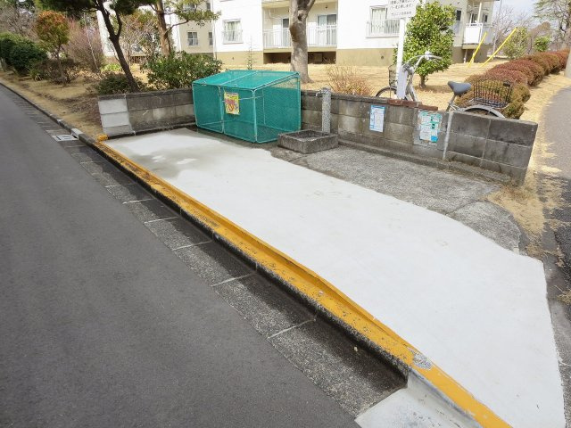 敷地内ごみ置き場