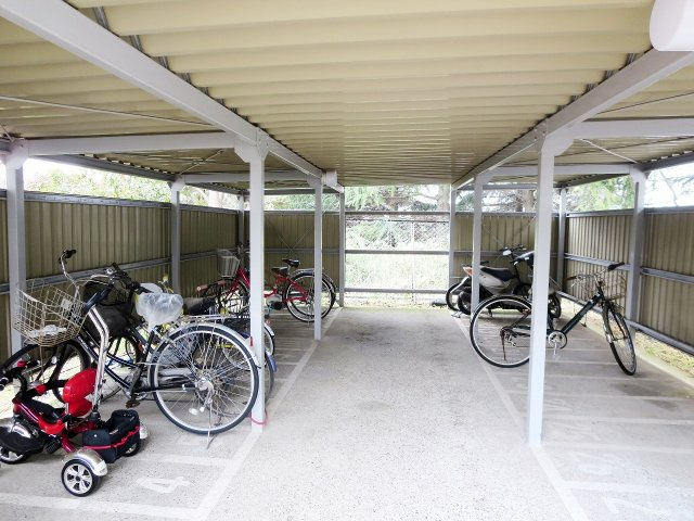 敷地内駐輪場、バイク置場あり