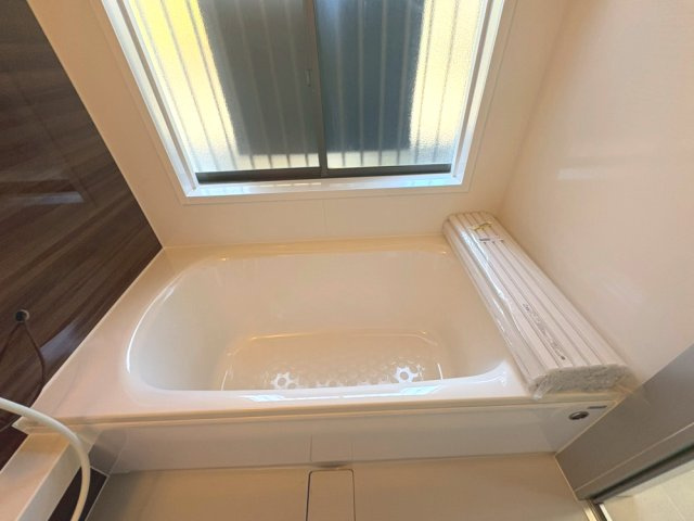 一日の疲れを癒すリラックス空間として快適な浴室。