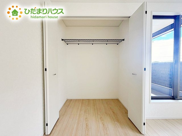 クローゼットには、衣類や日用品などを整理整頓して収納できますね！