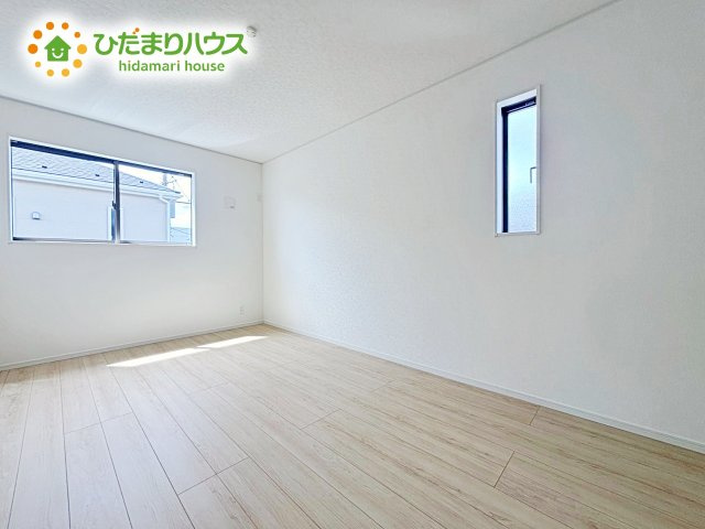 お子様の成長に合わせて、自由に模様替えできるように考えた、シンプルな洋室。