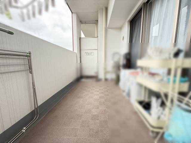 陽当たりの良いバルコニーで洗濯物も気持ちよく乾きます。