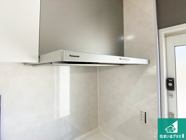 スタイリッシュな印象のフラットタイプ！ＬＥＤ照明付き！