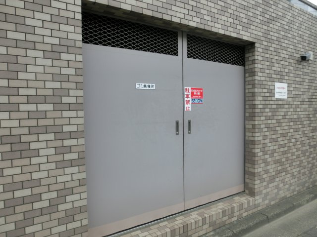 ごみ置き場　