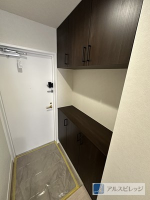 収納豊富な玄関