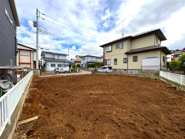 南道路に面して陽当たり良好・土地面積約55坪。建築条件なし・お好きなハウスメーカーで建築可能です。