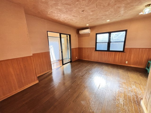 車通りが少なくとっても静かな住環境　全面道路幅員も約6ｍあります