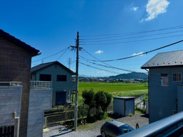 バルコニーからの眺望。開けていて日当たりの良い物件です