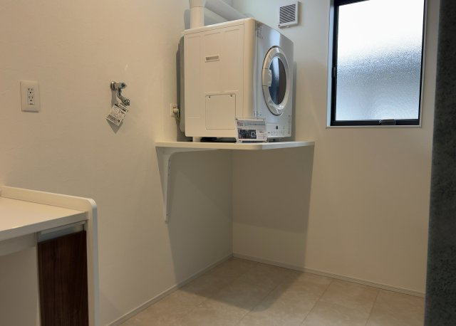 ランドリースペースも気になります。洗濯機置場があり「洗う、干す、取り込む、アイロンがけ、たたむ」など、洗濯に関する家事をするための空間です。広さや収納など付帯設備も含めて、詳細は現地でご確認ください。