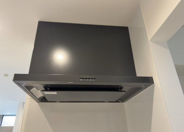 1日中建物内の換気が行われるように設計された仕組みです。気密性の高い住宅は、家に籠った空気でシックハウス症候群になる可能性がありますが、24時間換気システムであれば計画的な換気で対策が可能です。