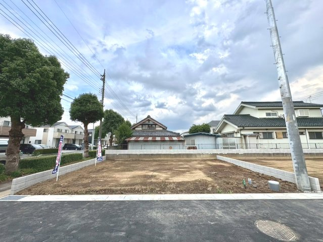 全10区画　　間取り・外観・設備まで自由にプランニング可能。暮らし方に合わせた住まいをご提案できます。花田小学校まで徒歩約4分(270ｍ)、毎日の通学がしやすい住環境です。