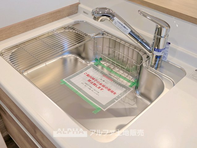 【Water　cleaner】　◆浄水器◆蛇口から流れ出すお水はクリーンでいつも楽しめます。また浄水器内臓シャワー混合栓なので場所取らずのスッキリとしたスタイルです。