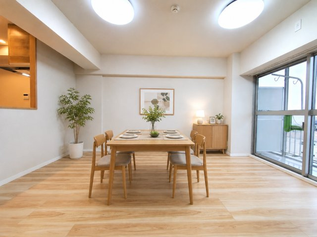 広いリビングは家族が自然と集まる居心地の良い空間　※家具をCGで加工しており、家具付き販売ではございません。