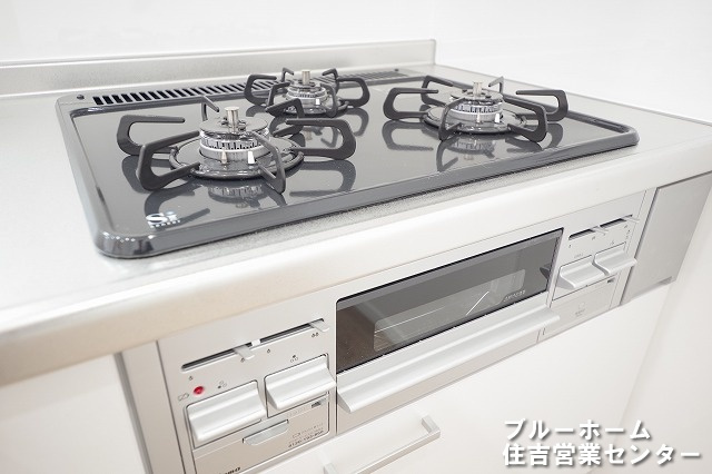 お料理が楽しくなる3口コンロ・グリル付き！