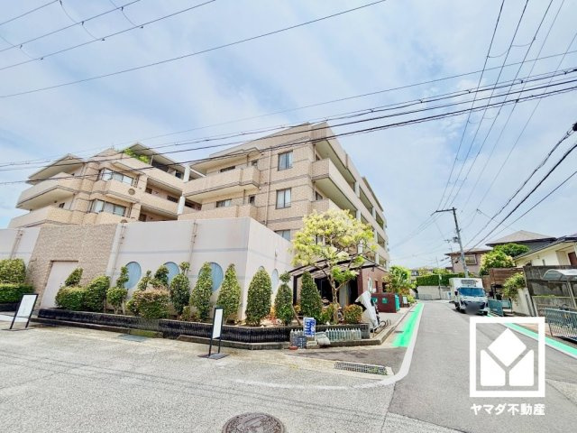 床暖房付きで、寒い冬でも足元ポカポカ。ホコリを巻き上げないのでお子様のいるご家庭にもおすすめです。エアコンの風が苦手な方も快適にお住まいいただけます。