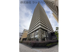 ルネッサなんばタワーの外観