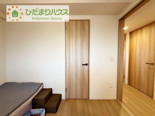衣類や小物をすっきり整理できる、大容量収納を完備。