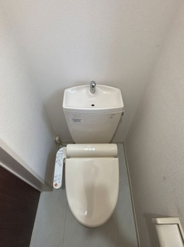 1F