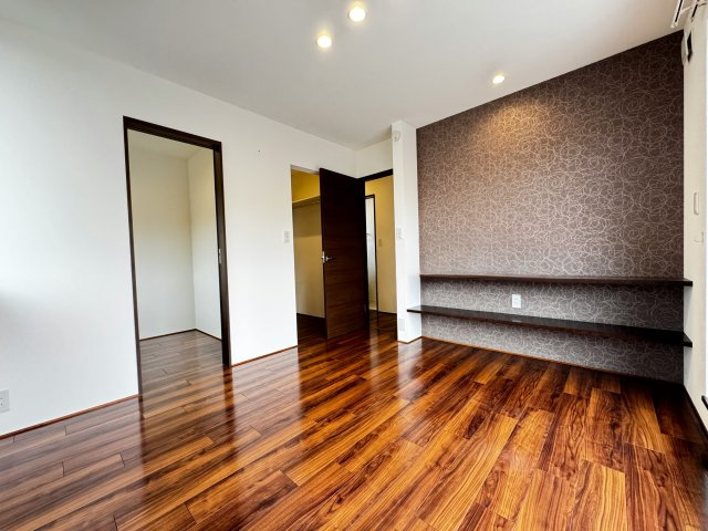 使い勝手のいい洋室です