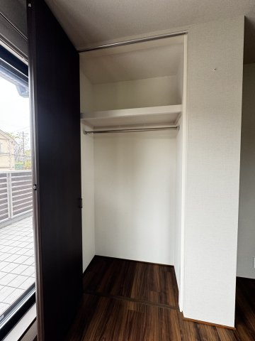 各部屋にクローゼットが付いております