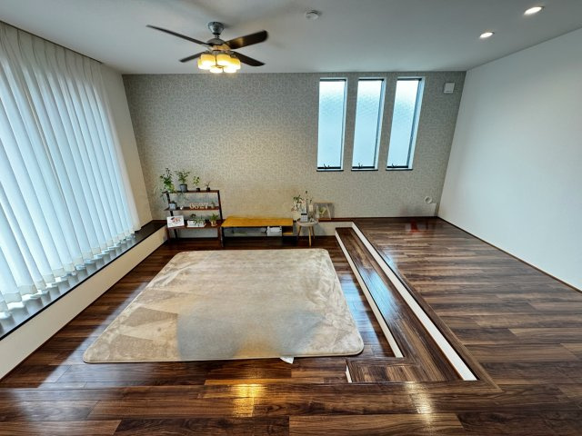 家族との時間が一番多いリビングは24帖超の広々としたつくりになっております