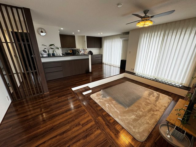 リビング全体がより広く見えるような作りになっております