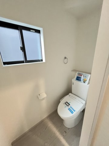 施工例。1階のトイレです。施工例は完成時と異なる場合があります。