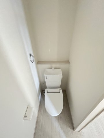 施工例。2階にもトイレです。施工例は完成時と異なる場合があります。