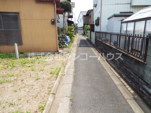 前面道路は幅員が約2.3ｍ。