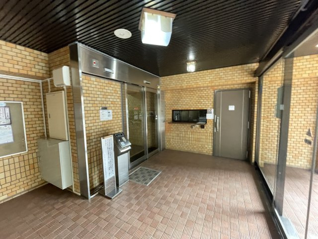 マンションの顔でもある、高級感漂うエントランス。　