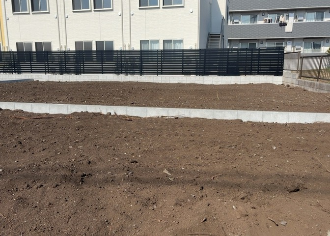 土地を買う際、住む地域の自治体や福祉の補助制度にも注目してみましょう。子供や老人の医療補助やゴミ出しのルールなど、自治体によってルールに大きな違いがあるため、暮らしやすい土地で判断するとよいでしょう。