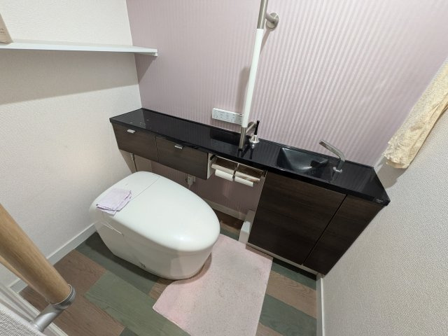 ～タンクレストイレと造作した手洗い場です～