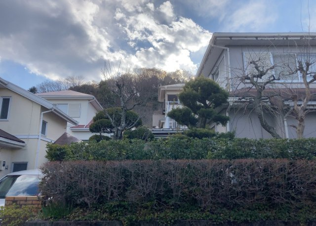 土地の地勢が高台の場合、景色を綺麗にみることができ、景色にこだわってお家探ししている方におすすめです！また平坦地よりも風通しがいいというメリットがあります。デメリットもあるので是非現地でご確認下さい。