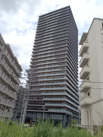 河川敷からの外観です。