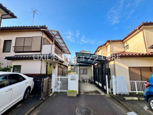 前面道路は閑静な住宅地をはしる車通りの少ない道路。お車の出し入れが苦手なママや小さなお子様にも安心　