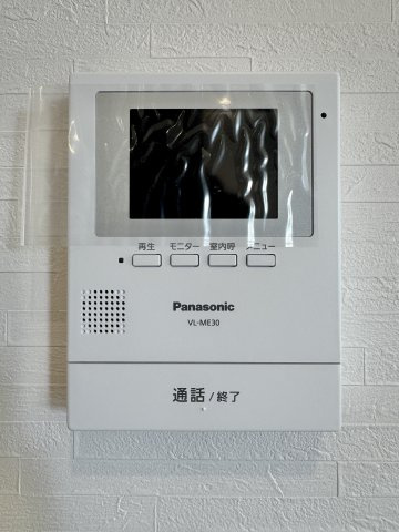 モニター付きインターホン！相手の顔が良く見えます！誰が来たかすぐ分かるので防犯対策にもなりますね！　