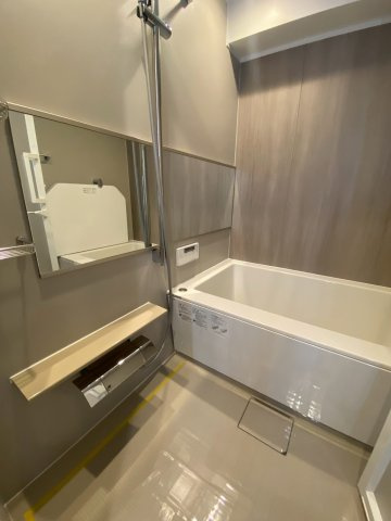 一日の疲れを癒す清潔感のある浴室は浴室暖房乾燥機、追い炊き、保温、たし湯機能付きです。