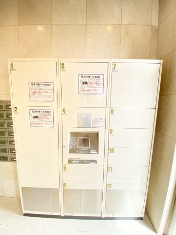 宅配ボックス完備で留守の場合でも安心ですね♪