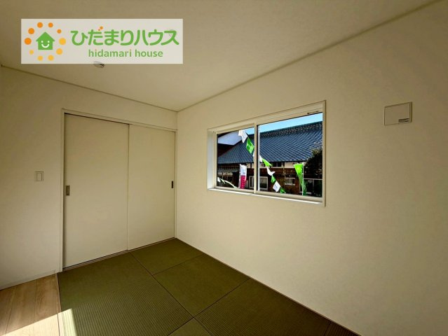 小さなお子さまのいる方におすすめ！リビング横の和室でお子様が遊んでる様子も確認できます(^^)/