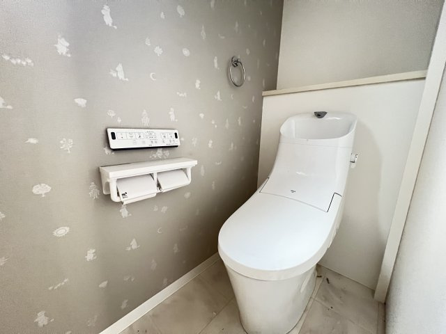 温水洗浄便座付きトイレ