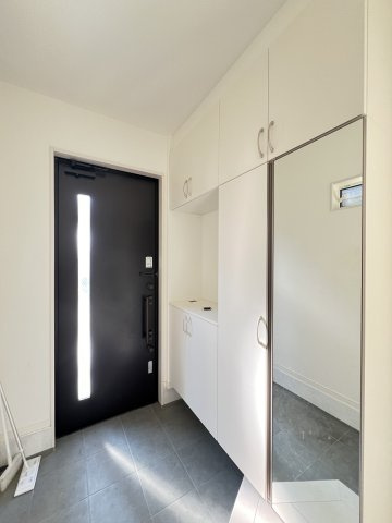 明るくゆとりある内玄関